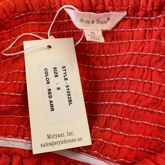 NWT SIM & SAM RED SPAGHETTI STRAP TOP WITH EYELET DETAIL SIZE SMALL - Picture 2 of 4